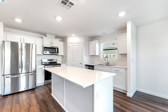 4577 Isabel Ct, Merced, CA 95348