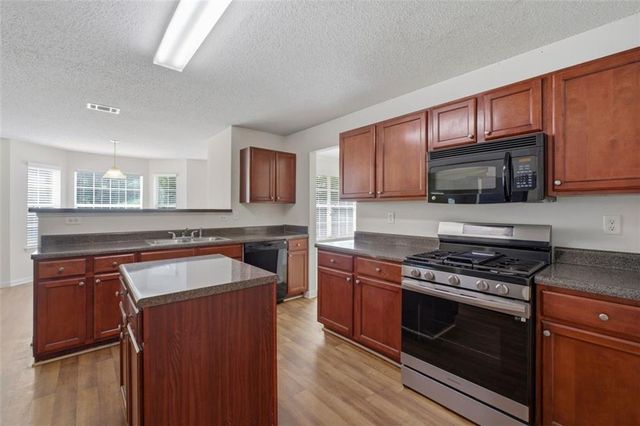 385 Kentwood Springs Drive, Hampton, GA 30228