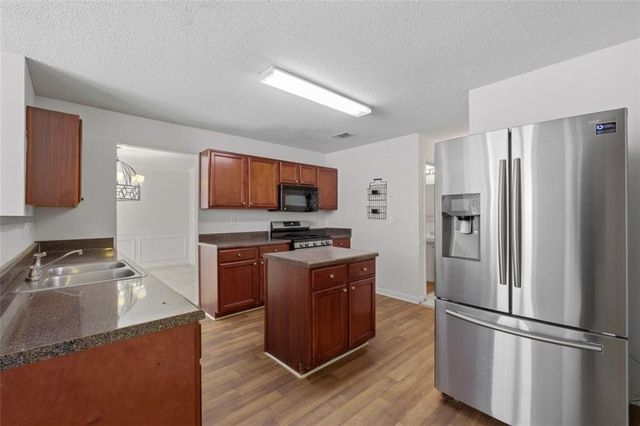 385 Kentwood Springs Drive, Hampton, GA 30228
