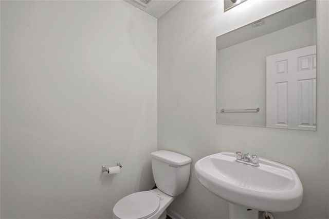 385 Kentwood Springs Drive, Hampton, GA 30228