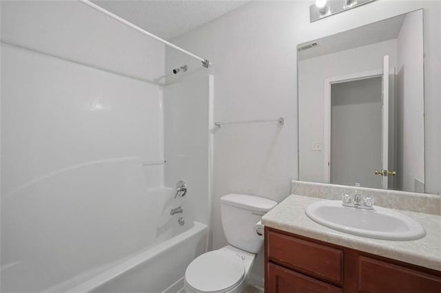 385 Kentwood Springs Drive, Hampton, GA 30228