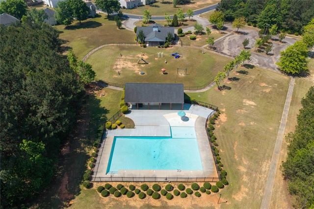 385 Kentwood Springs Drive, Hampton, GA 30228