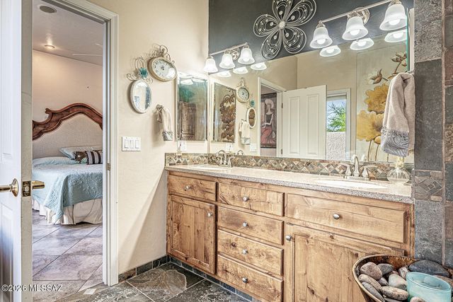 657 S Placita Del Desierto, Green Valley, AZ 85614