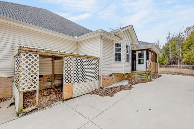 210 Matt Dr, Bell Buckle, TN 37020