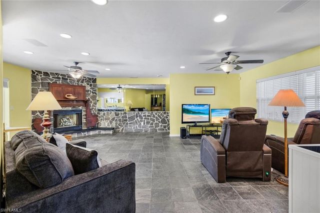 6029 & 6031 Higgins AVE, Fort Myers, FL 33905