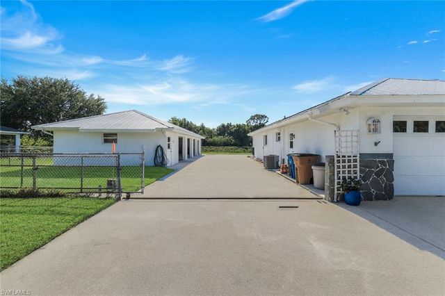 6029 & 6031 Higgins AVE, Fort Myers, FL 33905