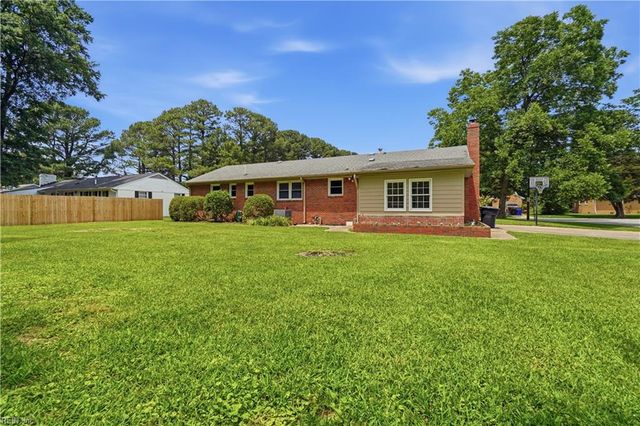 5825 Barberry LN, Portsmouth, VA 23703