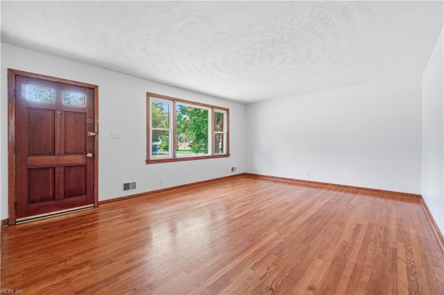 5825 Barberry LN, Portsmouth, VA 23703