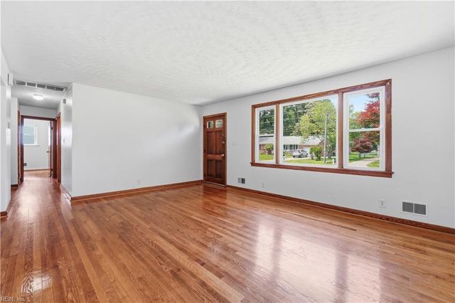 5825 Barberry LN, Portsmouth, VA 23703