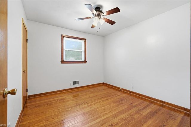 5825 Barberry LN, Portsmouth, VA 23703