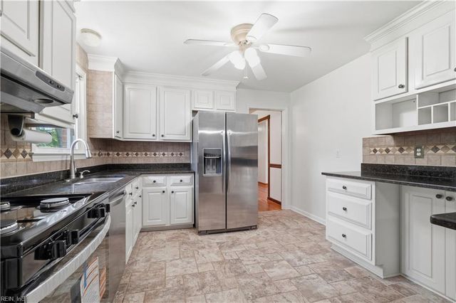 5825 Barberry LN, Portsmouth, VA 23703
