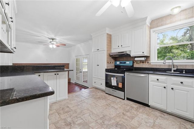 5825 Barberry LN, Portsmouth, VA 23703