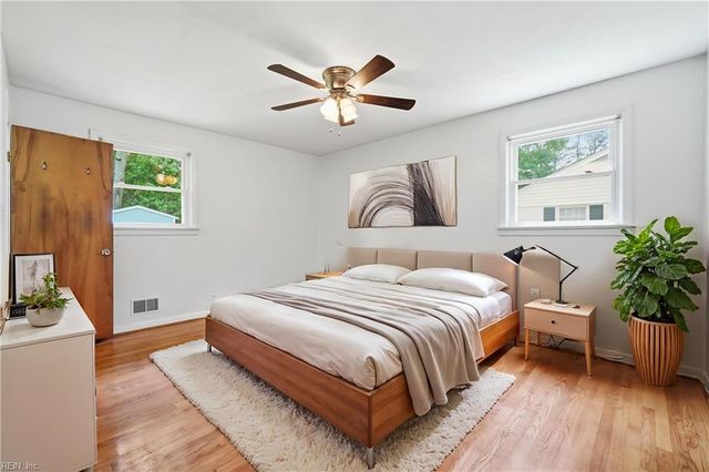 5825 Barberry LN, Portsmouth, VA 23703