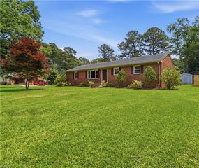 5825 Barberry LN, Portsmouth, VA 23703