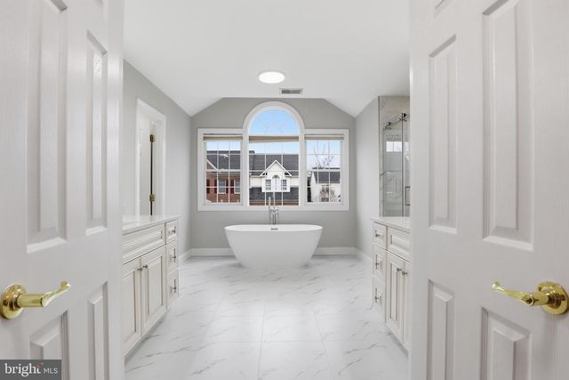 11418 TALL FOREST CIR, Germantown, MD 20876