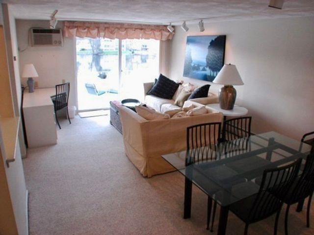 18 Hamilton Rd 205, Arlington, MA 02474