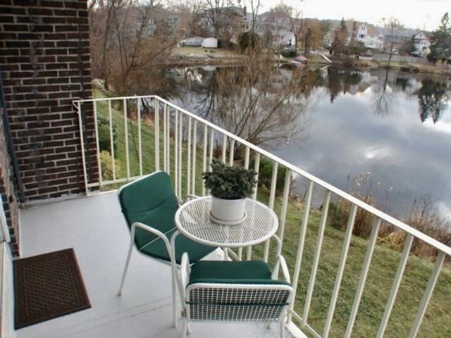 18 Hamilton Rd 205, Arlington, MA 02474