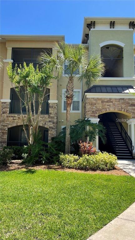 10019 COURTNEY PALMS BOULEVARD 303, Tampa, FL 33619