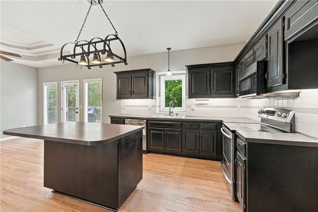 7552 N Tullis Avenue, Kansas City, MO 64158