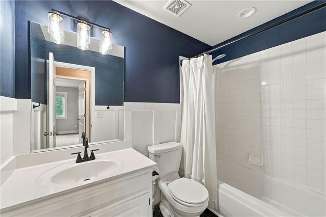 7552 N Tullis Avenue, Kansas City, MO 64158