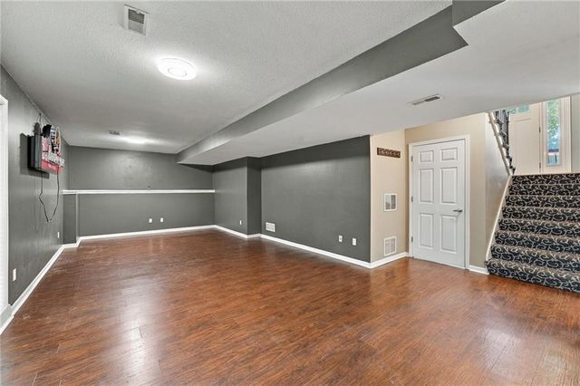 7552 N Tullis Avenue, Kansas City, MO 64158