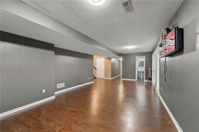 7552 N Tullis Avenue, Kansas City, MO 64158