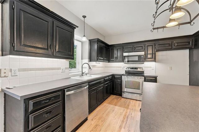 7552 N Tullis Avenue, Kansas City, MO 64158