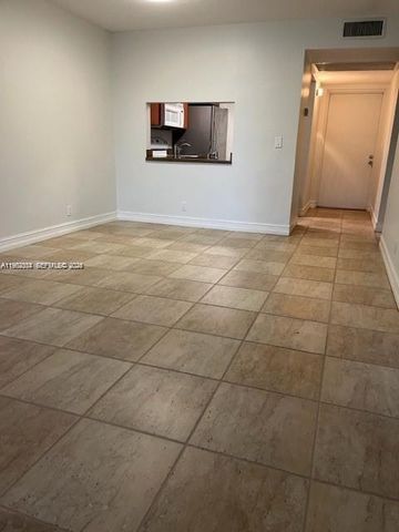 9235 Lagoon Pl 111, Davie, FL 33324