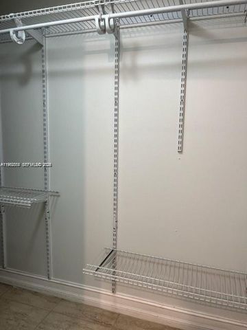 9235 Lagoon Pl 111, Davie, FL 33324