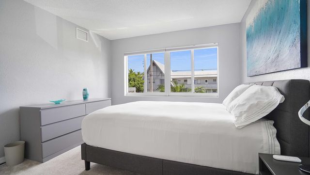 3220 Bayview Drive 202, Fort Lauderdale, FL 33306