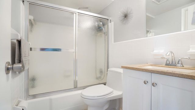 3220 Bayview Drive 202, Fort Lauderdale, FL 33306