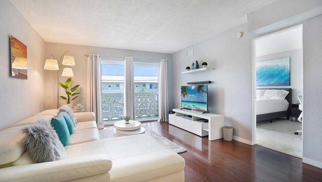 3220 Bayview Drive 202, Fort Lauderdale, FL 33306