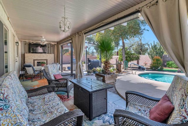 4940 S SPRINGS Drive, Chandler, AZ 85249