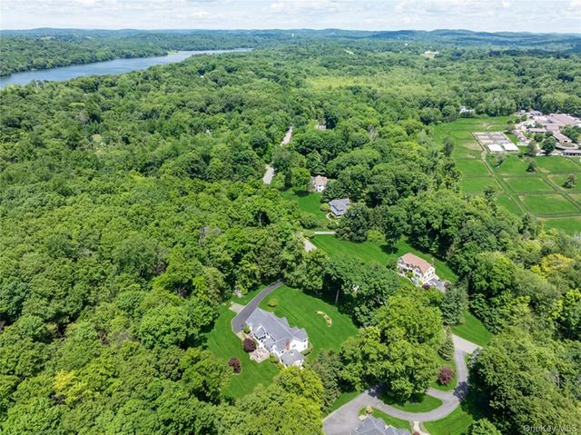10 Adams Farm Road, Katonah, NY 10536