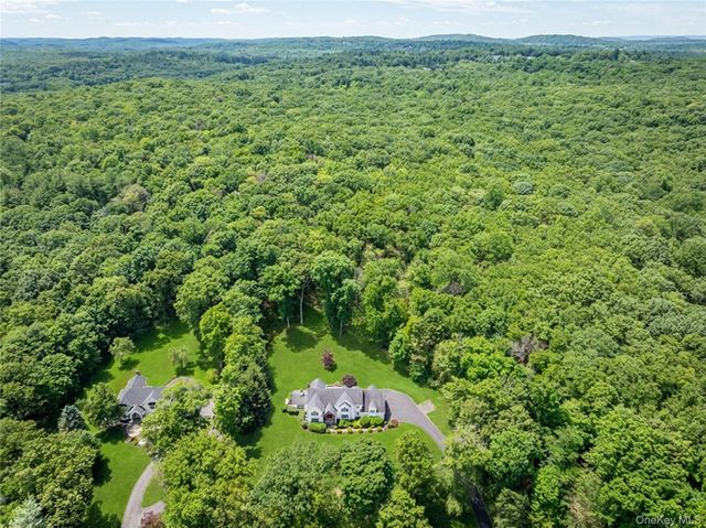 10 Adams Farm Road, Katonah, NY 10536