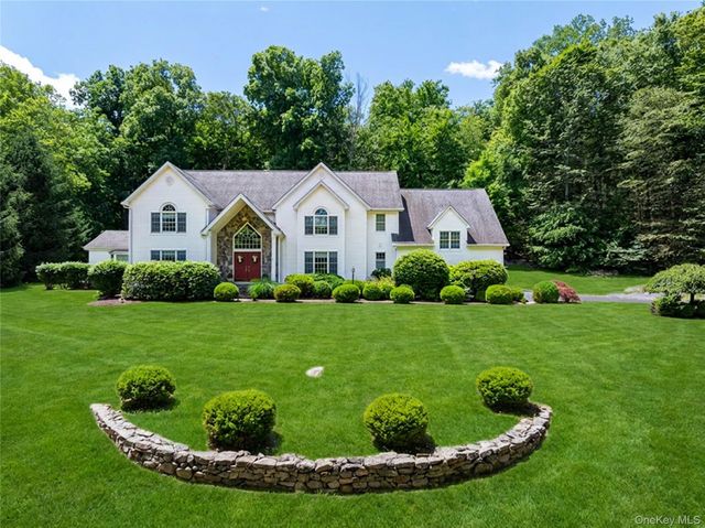10 Adams Farm Road, Katonah, NY 10536