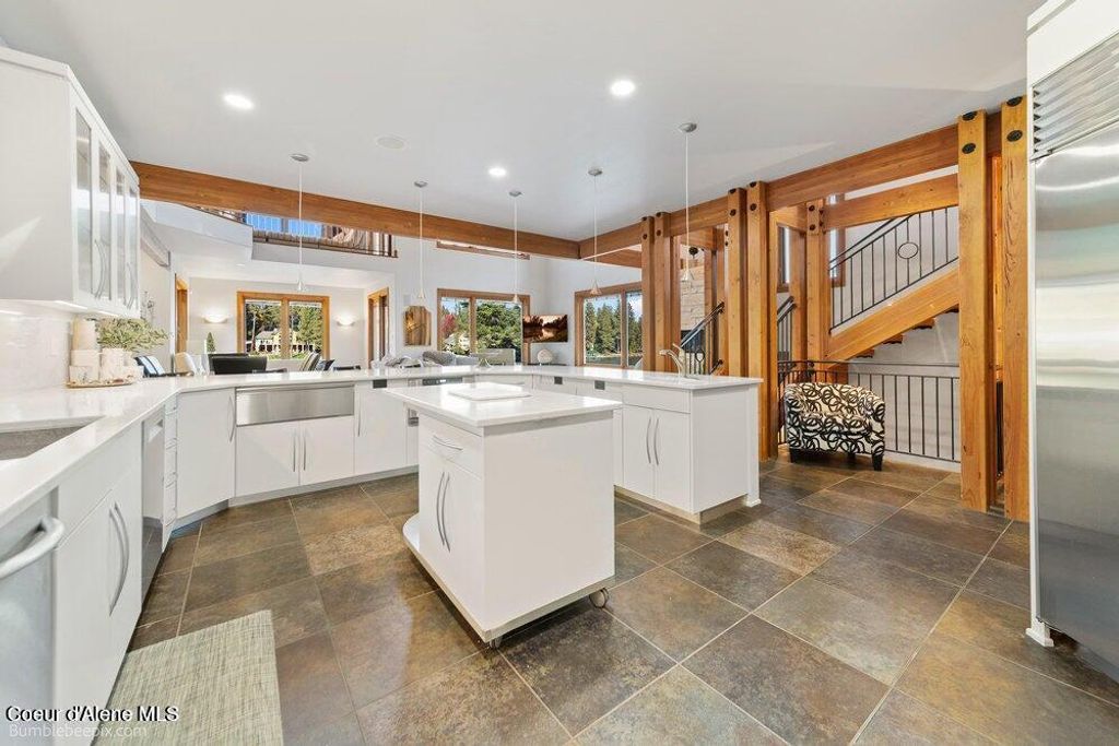 8817 W Riverview DR, Coeur d'Alene, ID 83814 photo 10