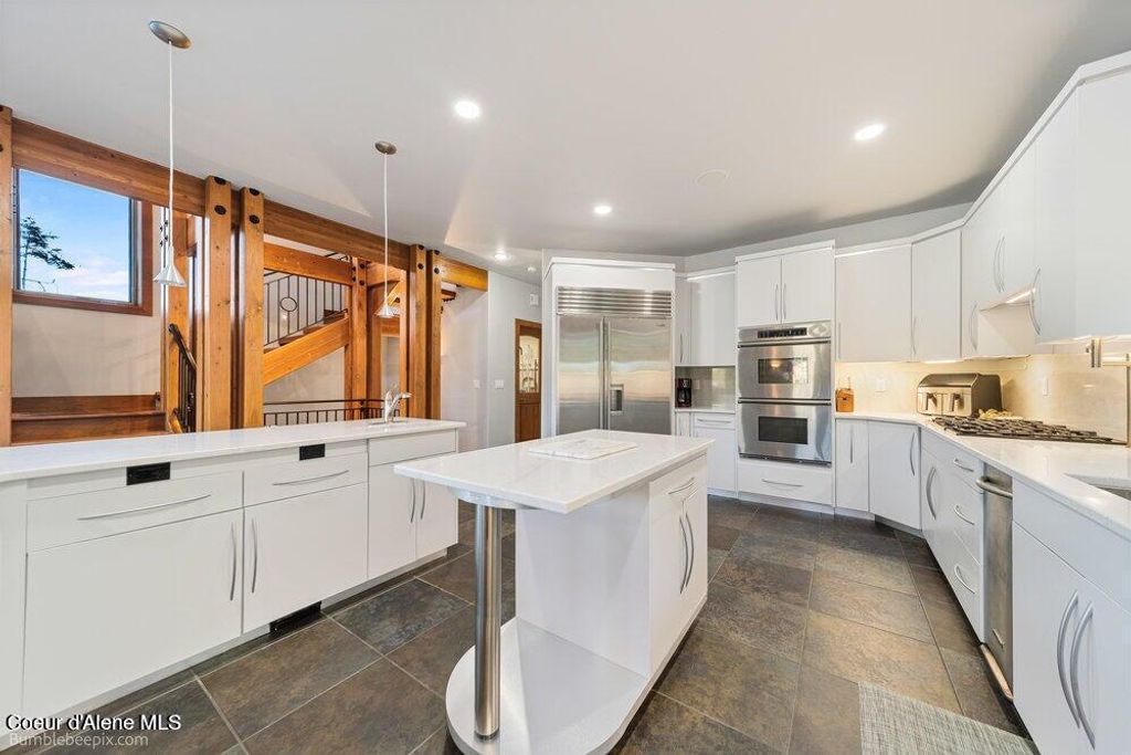 8817 W Riverview DR, Coeur d'Alene, ID 83814 photo 13