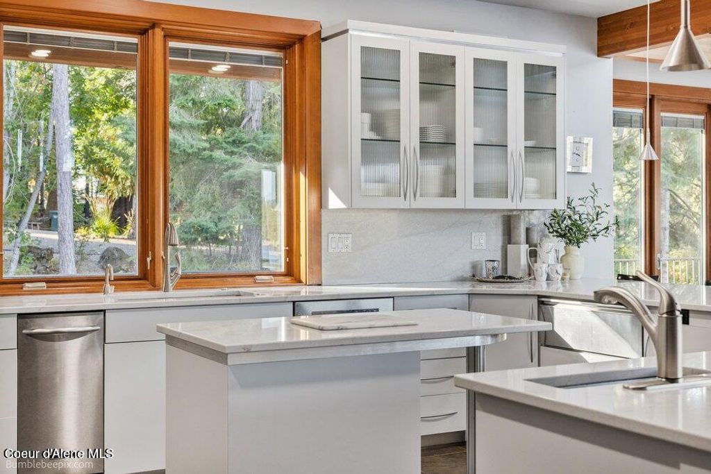 8817 W Riverview DR, Coeur d'Alene, ID 83814 photo 16