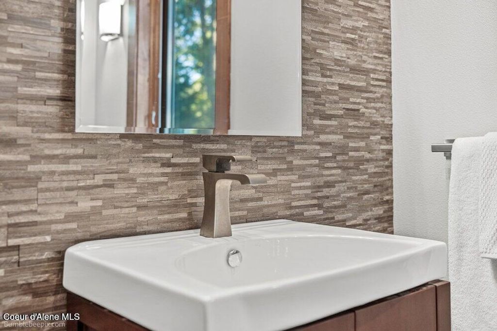 8817 W Riverview DR, Coeur d'Alene, ID 83814 photo 25