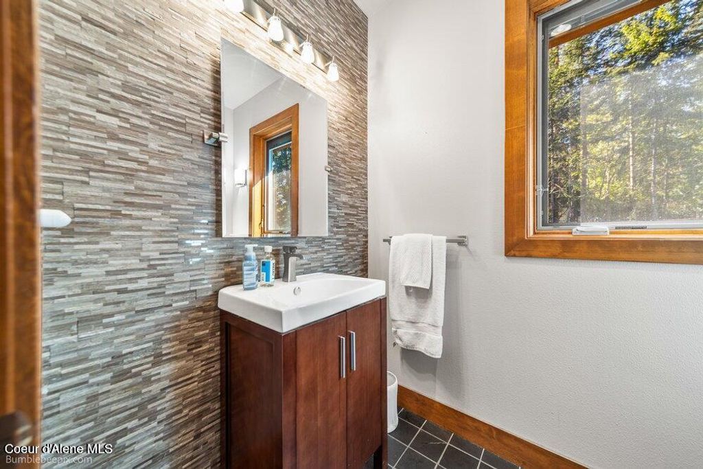 8817 W Riverview DR, Coeur d'Alene, ID 83814 photo 26