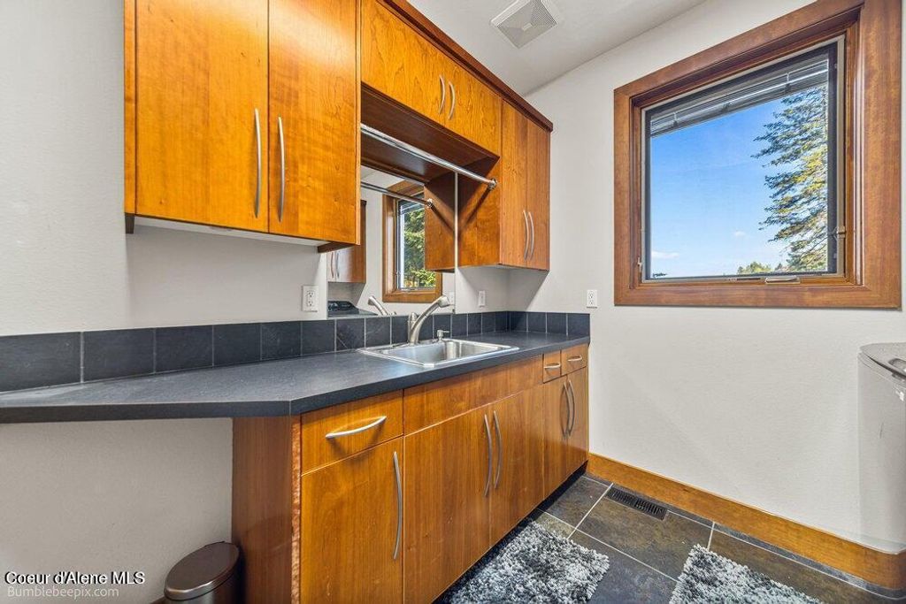 8817 W Riverview DR, Coeur d'Alene, ID 83814 photo 28