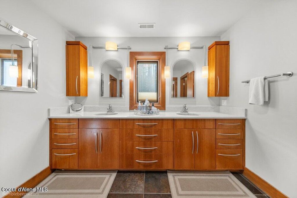 8817 W Riverview DR, Coeur d'Alene, ID 83814 photo 39