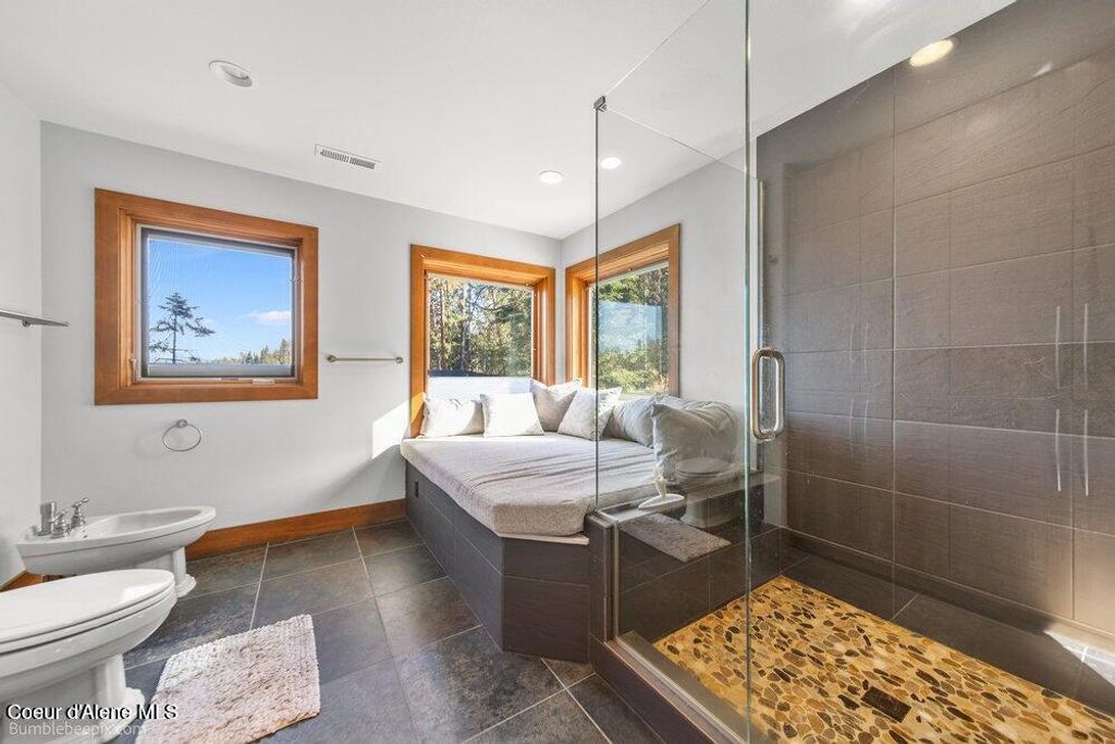 8817 W Riverview DR, Coeur d'Alene, ID 83814 photo 42