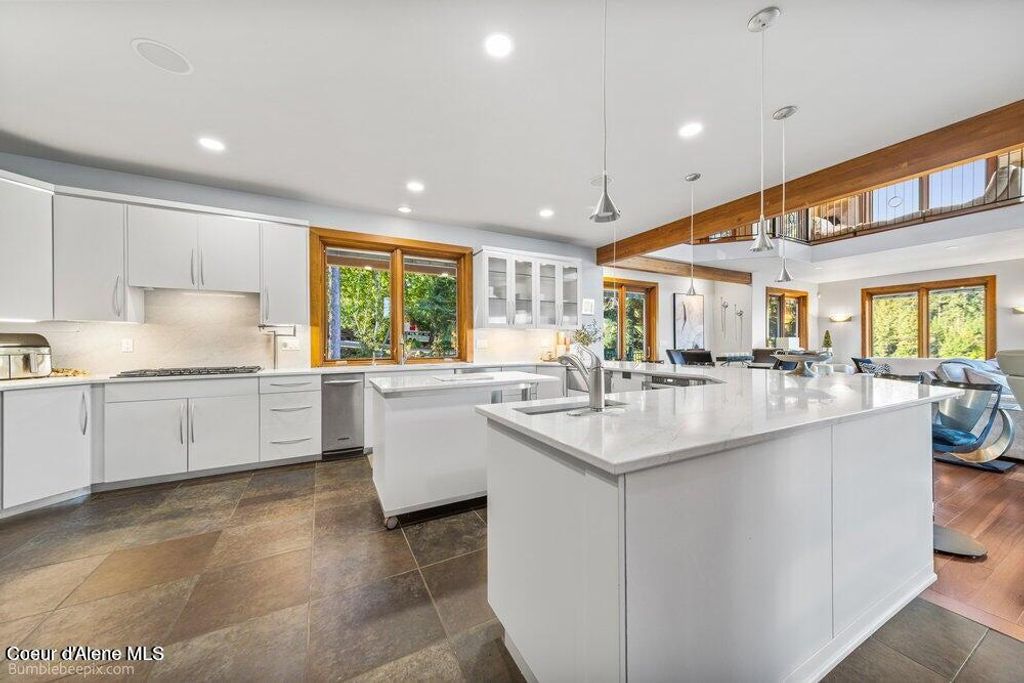 8817 W Riverview DR, Coeur d'Alene, ID 83814 photo 5