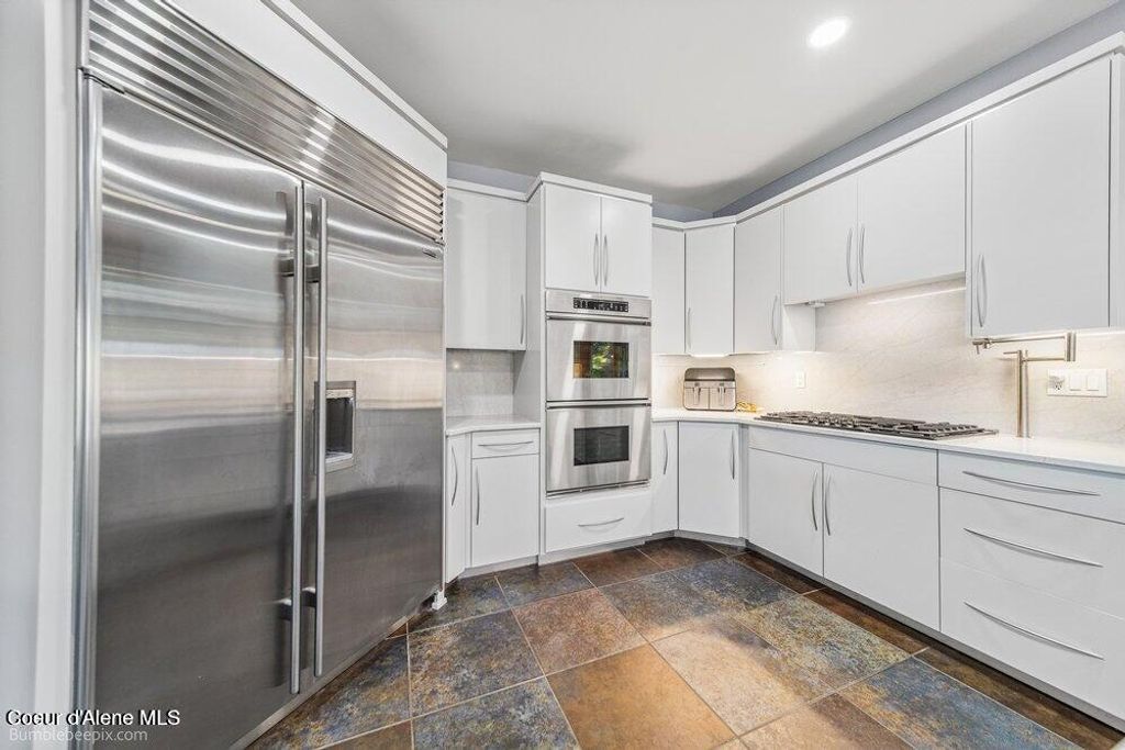 8817 W Riverview DR, Coeur d'Alene, ID 83814 photo 8