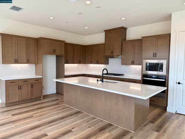 17369 Bushwick Lane, Lathrop, CA 95330