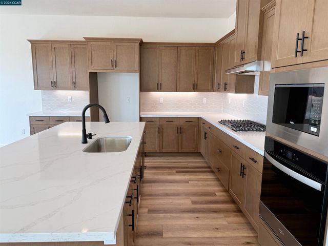 17369 Bushwick Lane, Lathrop, CA 95330