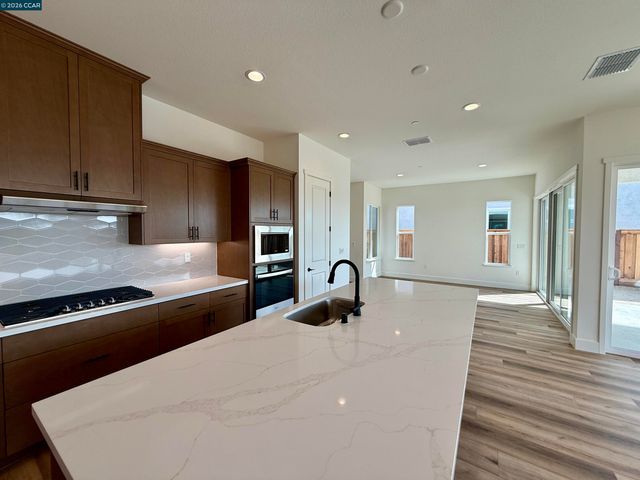 17369 Bushwick Lane, Lathrop, CA 95330