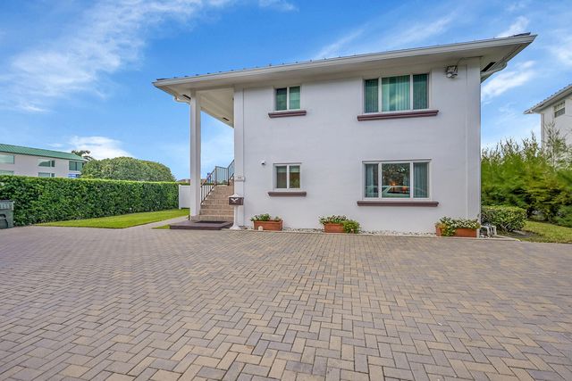 1702 S Ocean Boulevard 1, Delray Beach, FL 33483